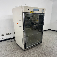 Forma Scientific Reach-In Incubator image 0